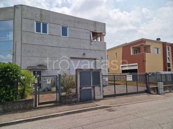 capannone in vendita a Bussolengo