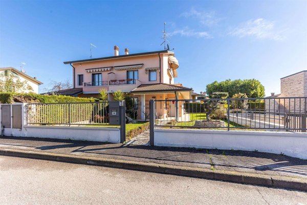 casa indipendente in vendita a Bussolengo