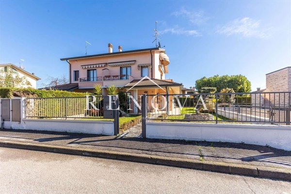 casa indipendente in vendita a Bussolengo