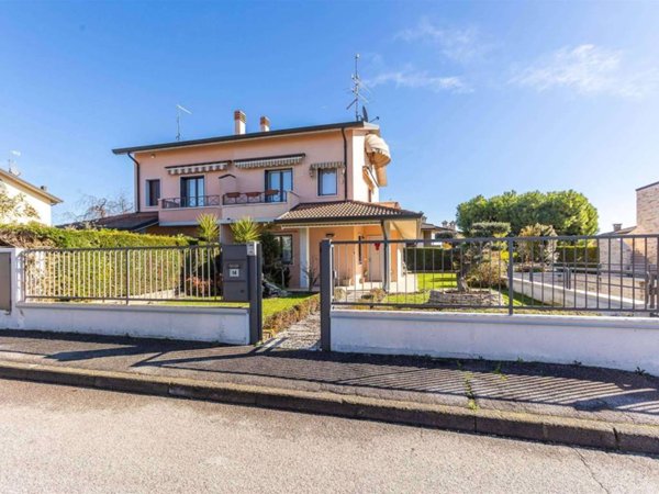 casa indipendente in vendita a Bussolengo