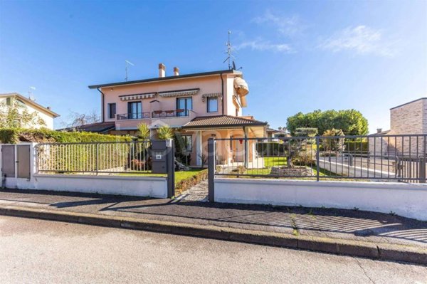 casa indipendente in vendita a Bussolengo