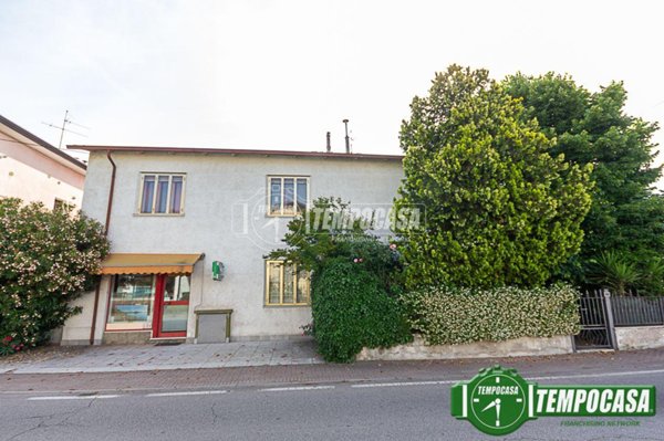 casa indipendente in vendita a Bussolengo