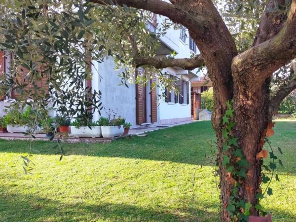 casa indipendente in vendita a Bussolengo