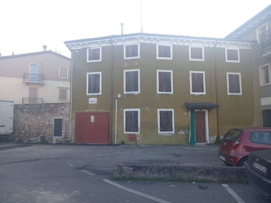 casa indipendente in vendita a Bussolengo