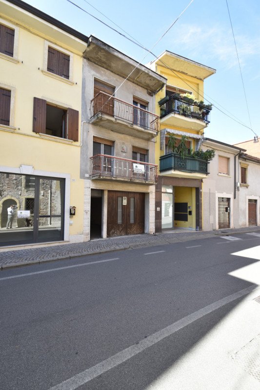 casa indipendente in vendita a Bussolengo
