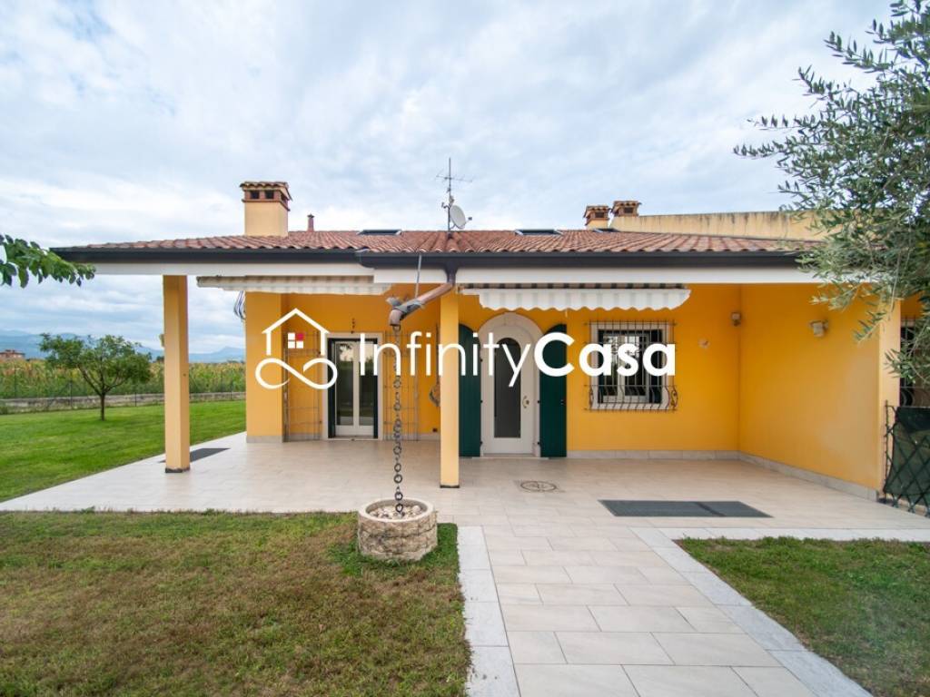 casa indipendente in vendita a Bussolengo