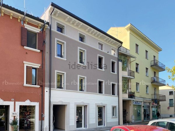 locale commerciale in vendita a Bussolengo