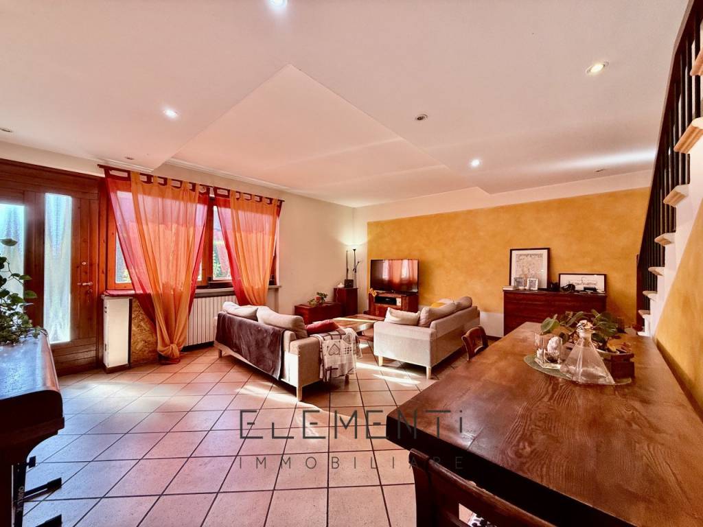 casa indipendente in vendita a Bussolengo
