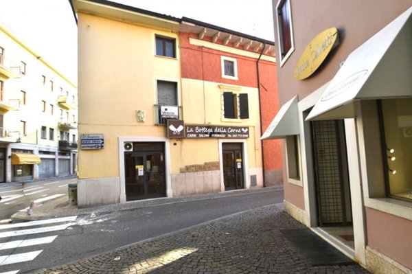 casa semindipendente in vendita a Bussolengo