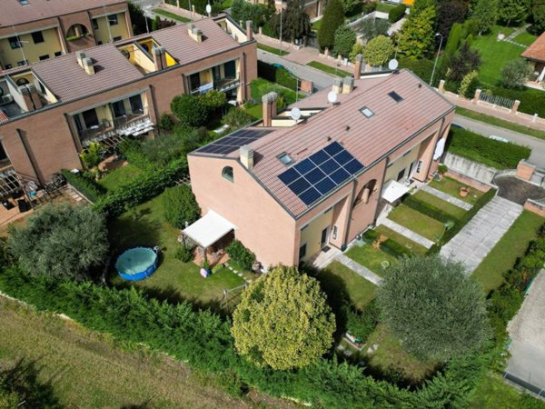 casa indipendente in vendita a Bussolengo