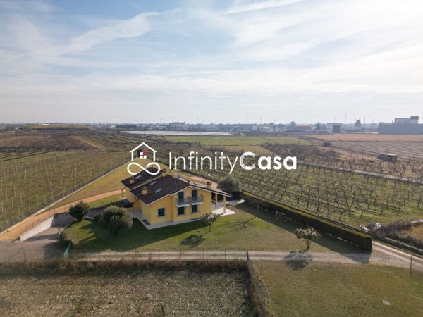 casa indipendente in vendita a Bussolengo