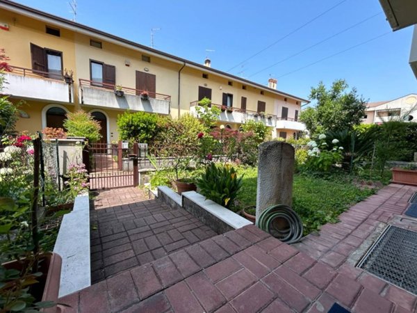 casa indipendente in vendita a Bussolengo