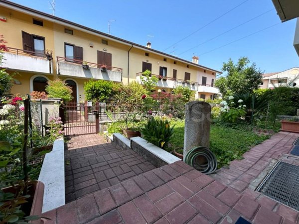 casa indipendente in vendita a Bussolengo