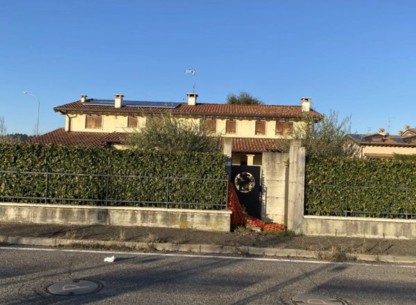 casa indipendente in vendita a Bussolengo