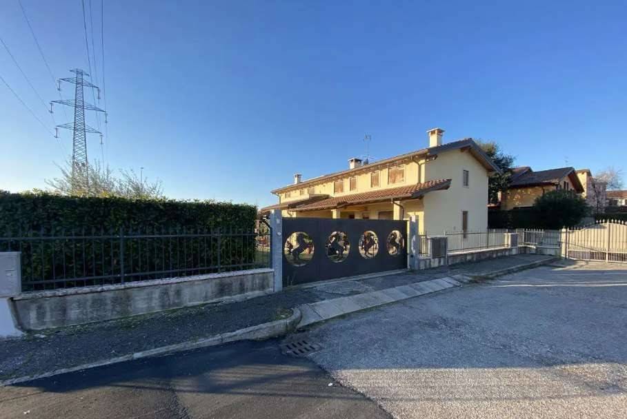 casa indipendente in vendita a Bussolengo