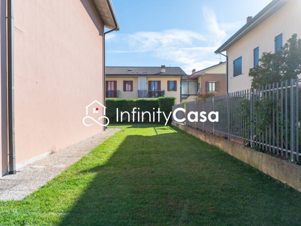 casa indipendente in vendita a Bussolengo