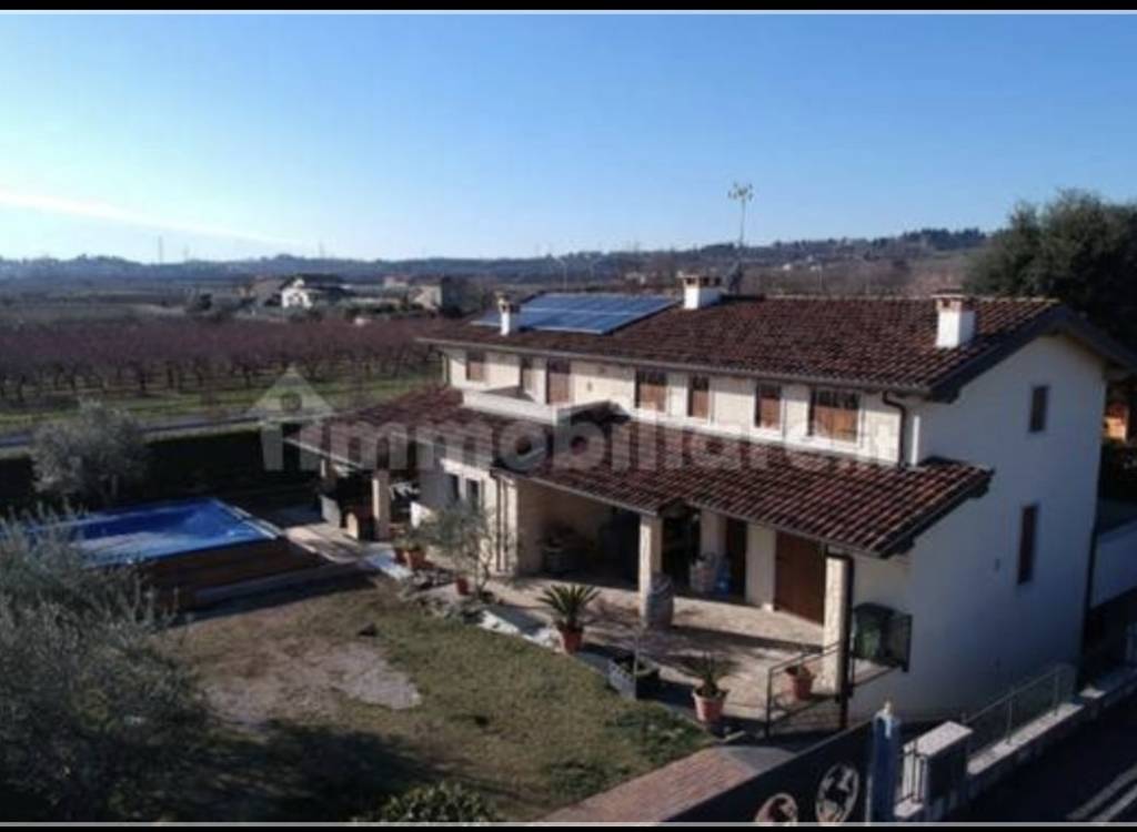 casa indipendente in vendita a Bussolengo
