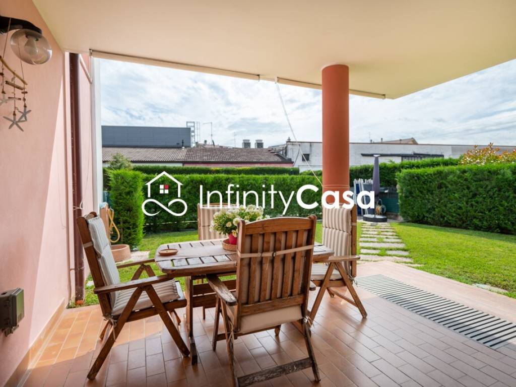 casa indipendente in vendita a Bussolengo