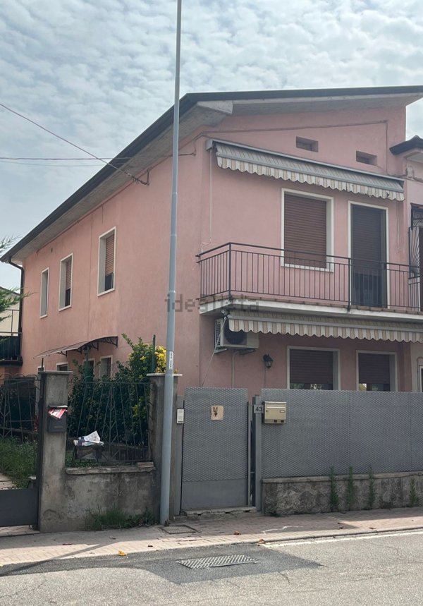 casa indipendente in vendita a Bussolengo