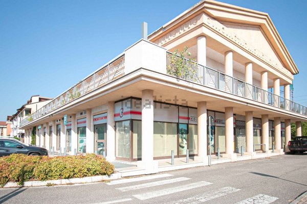locale commerciale in vendita a Bussolengo