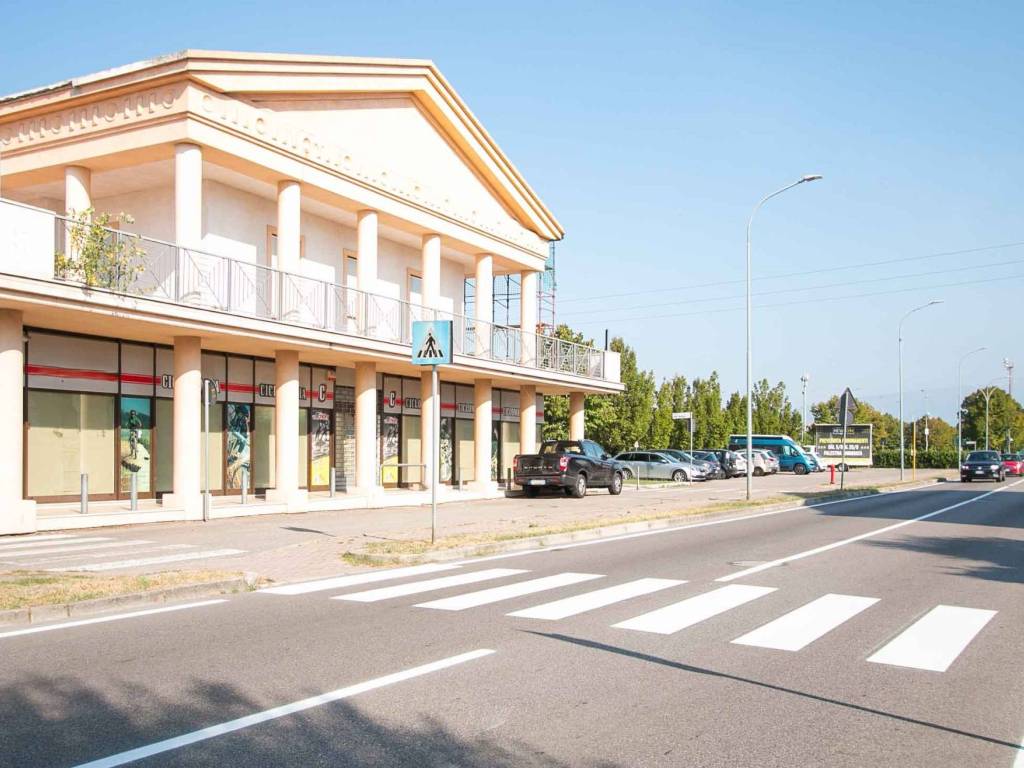 locale commerciale in vendita a Bussolengo in zona San Vito