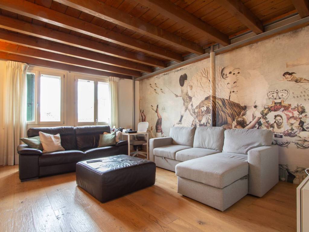 intera palazzina in vendita a Bussolengo