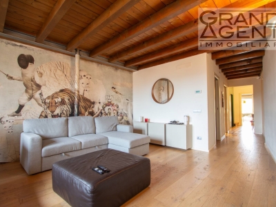 intera palazzina in vendita a Bussolengo