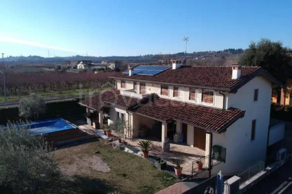 casa indipendente in vendita a Bussolengo