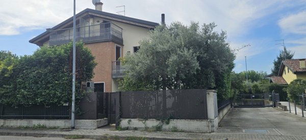 casa indipendente in vendita a Bussolengo in zona San Vito