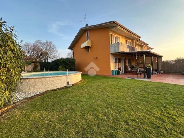 casa indipendente in vendita a Bussolengo