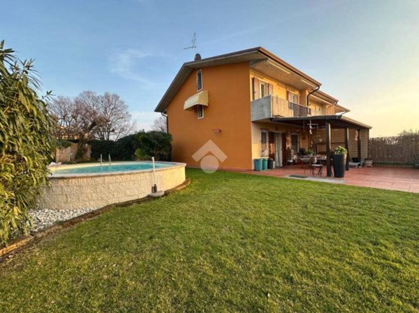 casa indipendente in vendita a Bussolengo