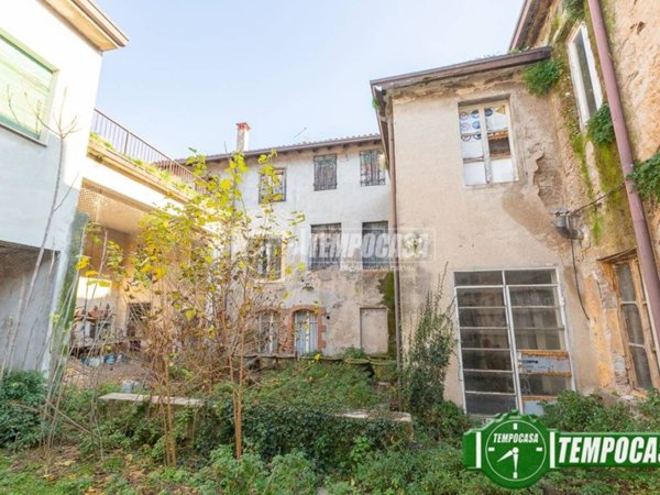 intera palazzina in vendita a Bussolengo in zona San Vito