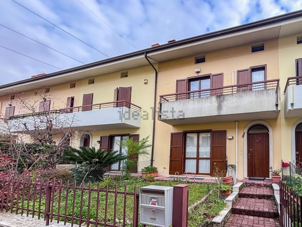 casa indipendente in vendita a Bussolengo