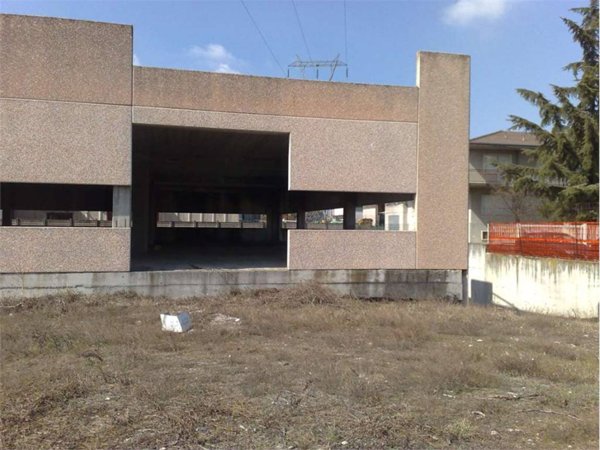 locale commerciale in vendita a Bussolengo