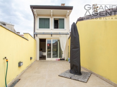 intera palazzina in vendita a Bussolengo