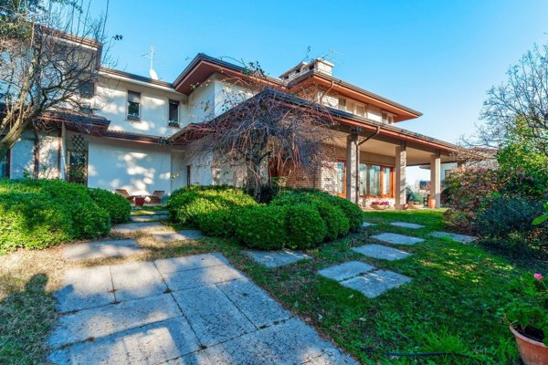 casa indipendente in vendita a Bussolengo