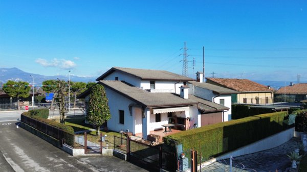 casa indipendente in vendita a Bussolengo