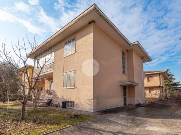 casa indipendente in vendita a Bussolengo