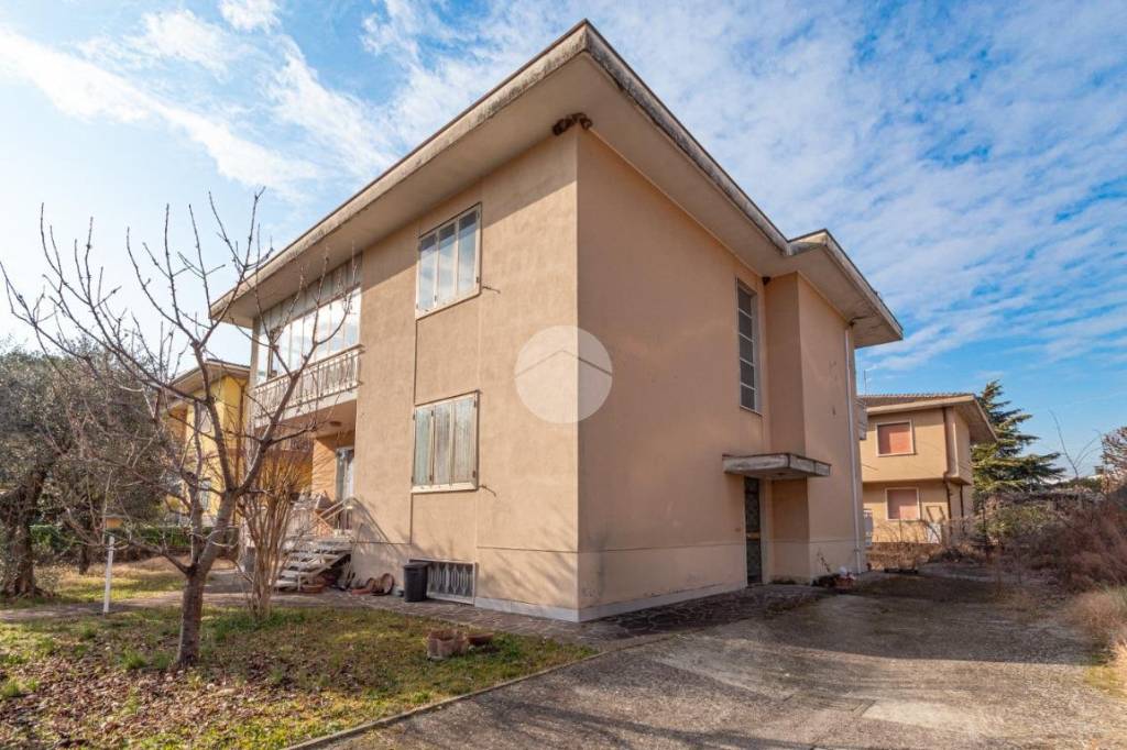 casa indipendente in vendita a Bussolengo