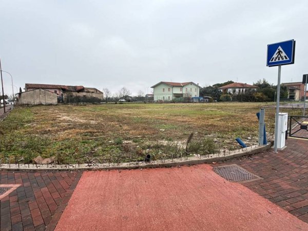 terreno edificabile in vendita a Bussolengo