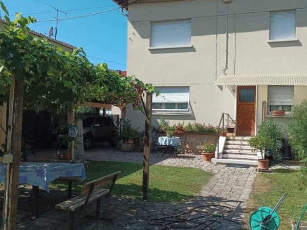 casa indipendente in vendita a Bussolengo