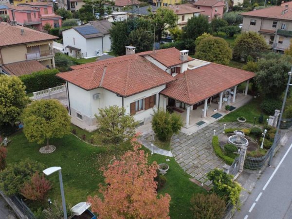 casa indipendente in vendita a Bussolengo