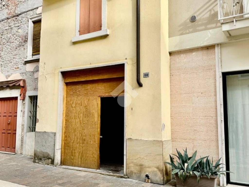 casa indipendente in vendita a Bussolengo