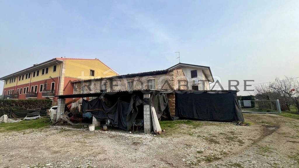 casa indipendente in vendita a Bussolengo