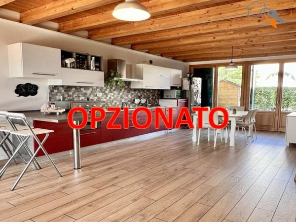 casa indipendente in vendita a Bussolengo