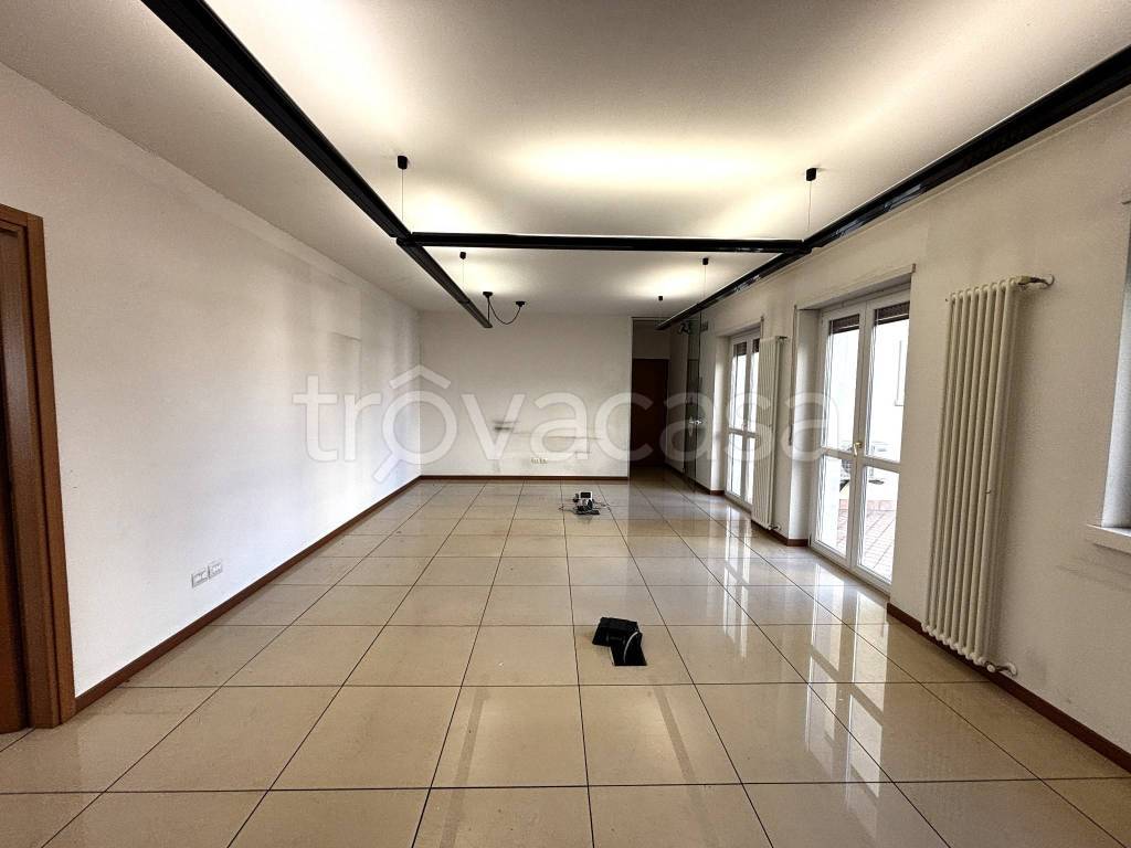 ufficio in vendita a Bussolengo