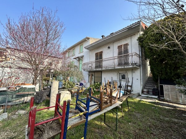 casa indipendente in vendita a Bussolengo