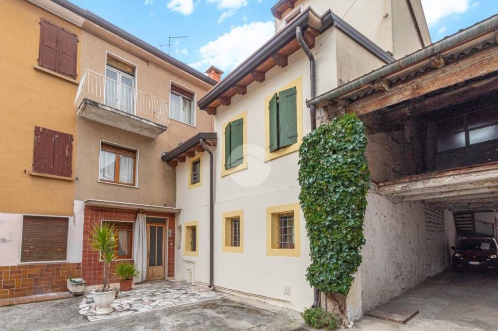 casa indipendente in vendita a Bussolengo