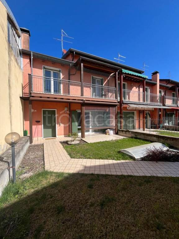 casa indipendente in vendita a Bussolengo