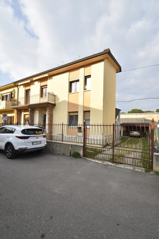 casa indipendente in vendita a Bussolengo